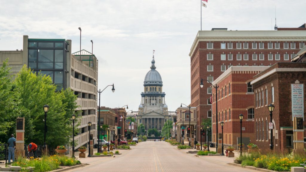 street view of the illinois state capitol building